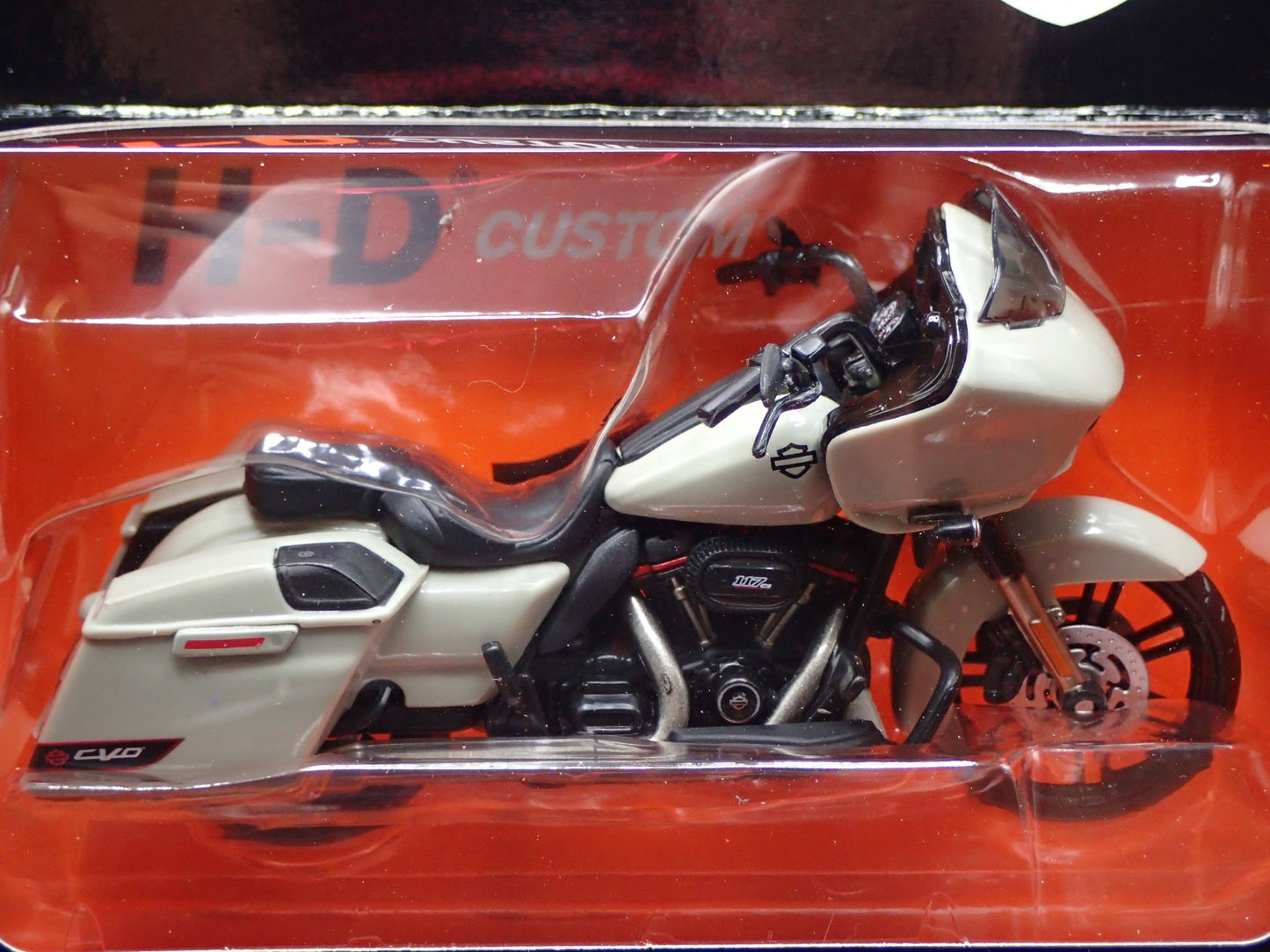 2018 18 CVO ROAD GLIDE HARLEY DAVIDSON MOTORCYCLE MAISTO SERIES 40 1/18 MODEL