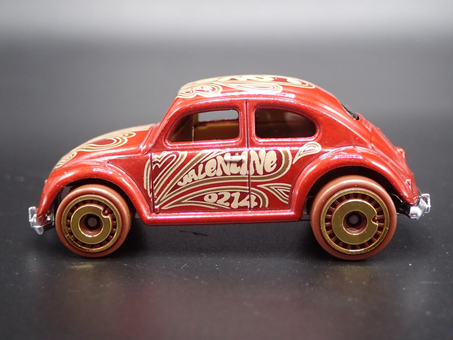 1960-1967 VW VOLKSWAGEN CLASSIC BEETLE BUG 1:64 SCALE DIORAMA DIECAST MODEL CAR