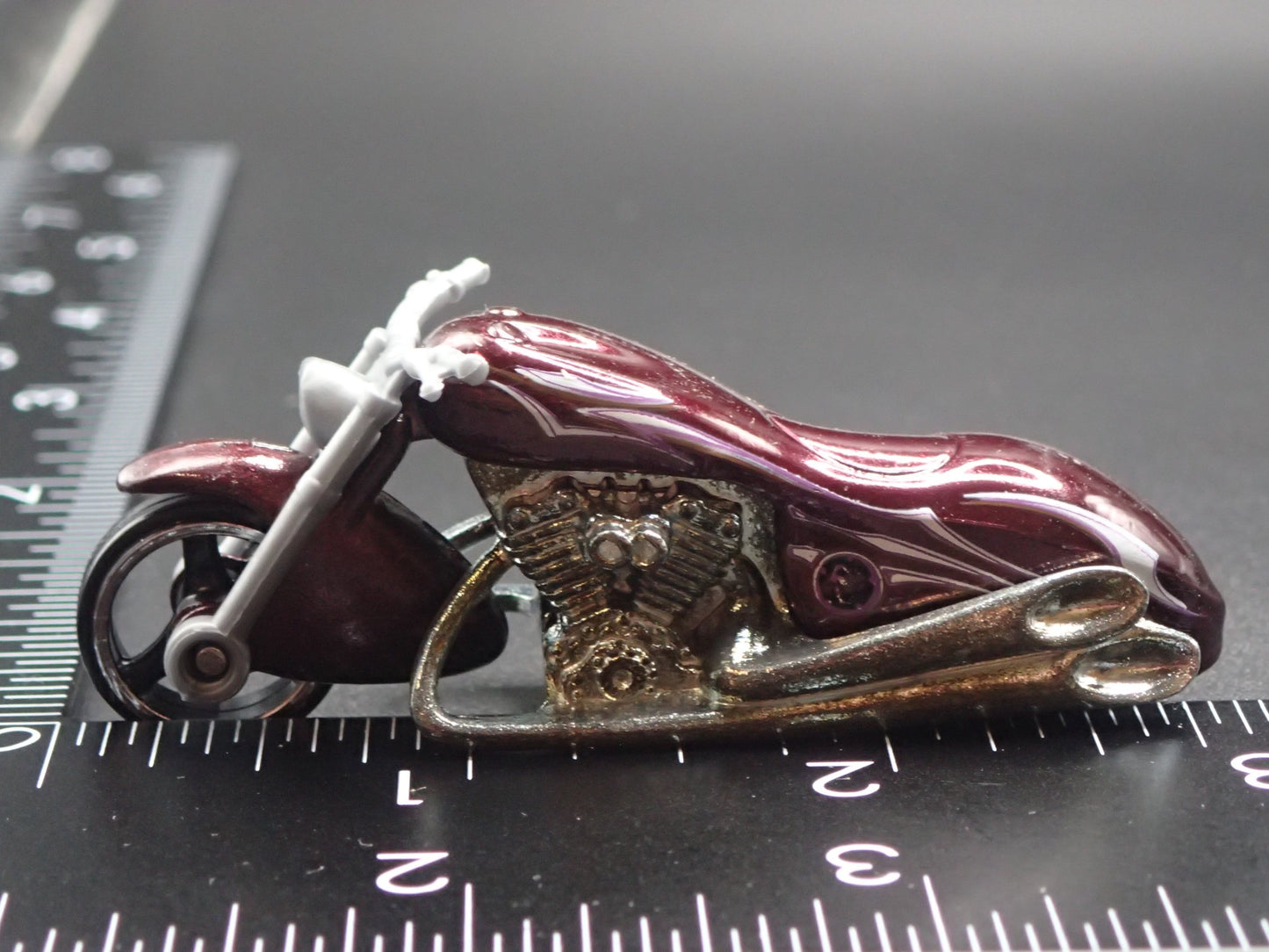 SCORCHIN SCOOTER MOTORCYCLE PURPLE HOT WHEELS 1:64 HW SCALE DIECAST MODEL CAR