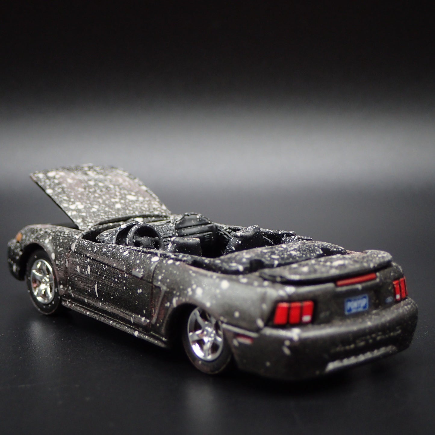 1999-2004 FORD MUSTANG GT CONVERTIBLE BARN FIND 1:64 SCALE DIECAST MODEL CAR
