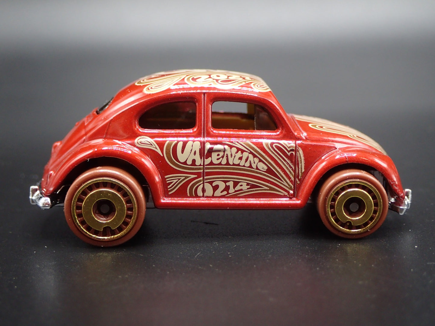 1960-1967 VW VOLKSWAGEN CLASSIC BEETLE BUG 1:64 SCALE DIORAMA DIECAST MODEL CAR