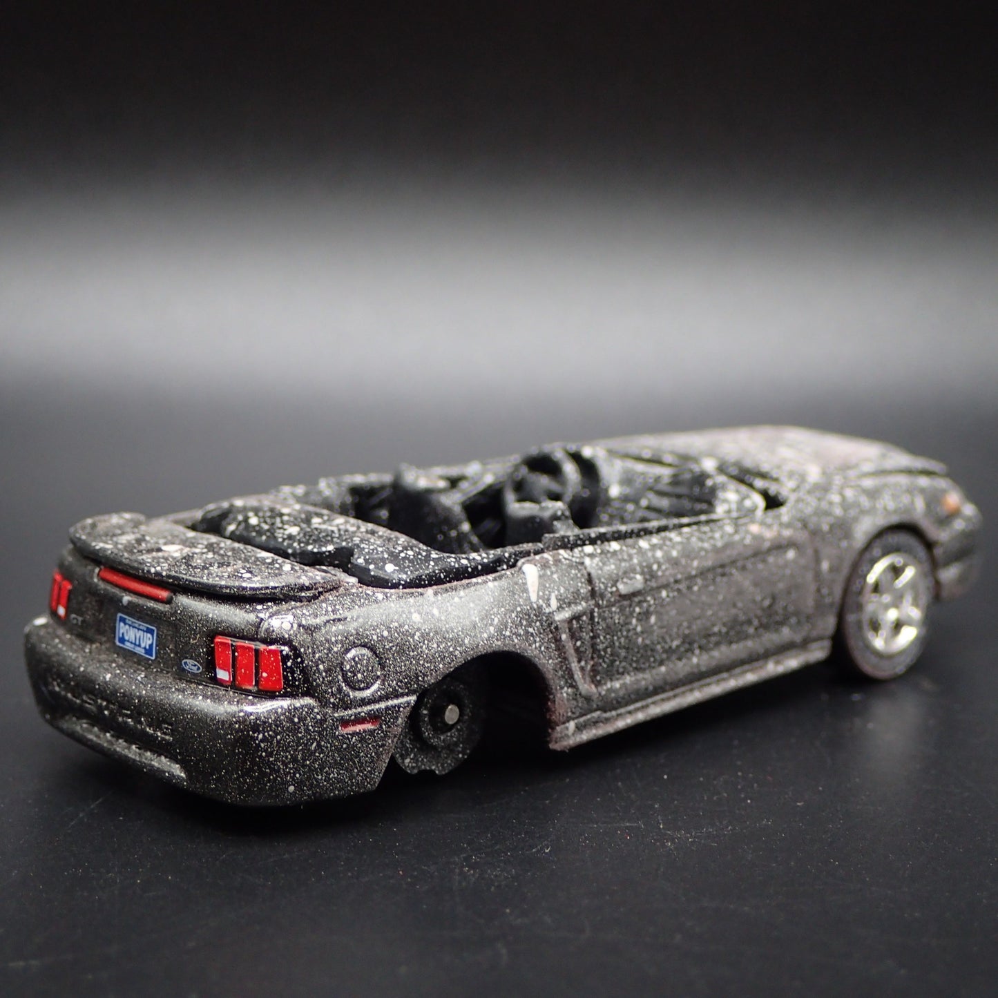 1999-2004 FORD MUSTANG GT CONVERTIBLE BARN FIND 1:64 SCALE DIECAST MODEL CAR