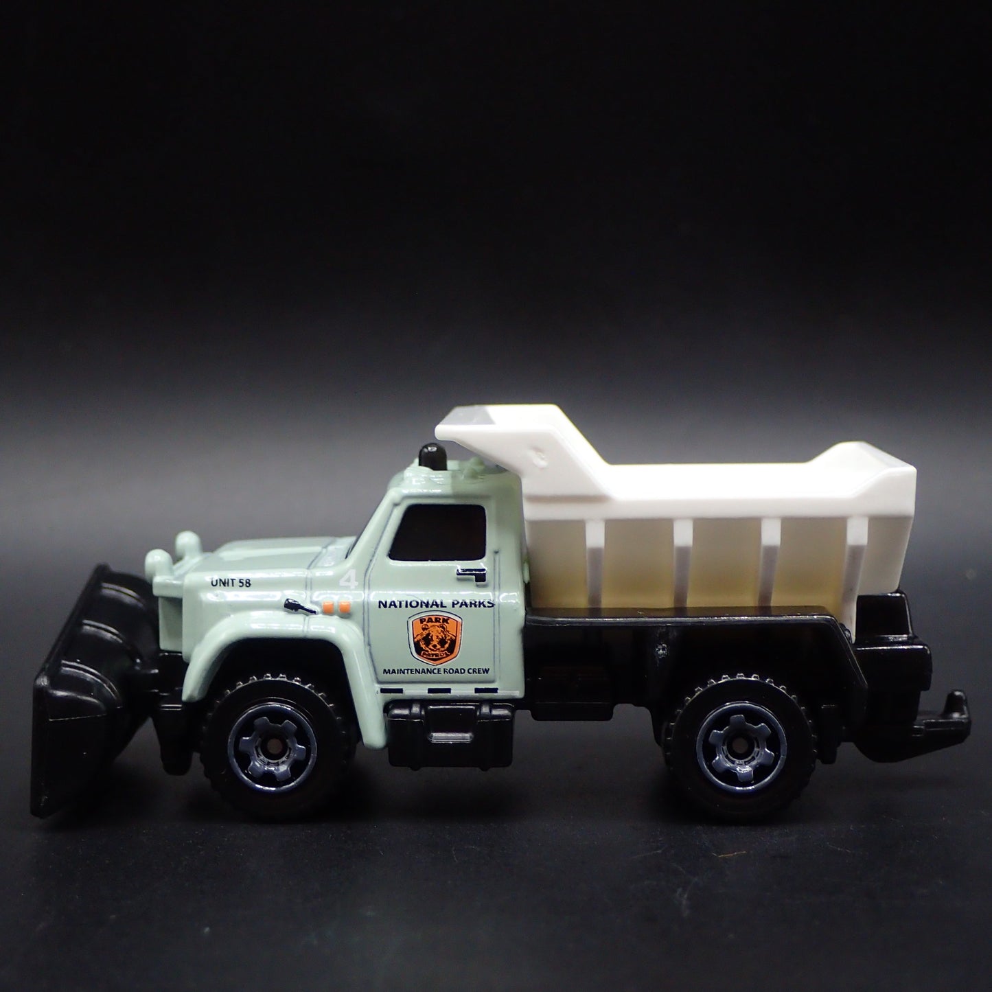 CHEVROLET TRUCK SNOW PLOW NATIONAL PARKS W/ HITCH 1:64 SCALE DIECAST MODEL CAR