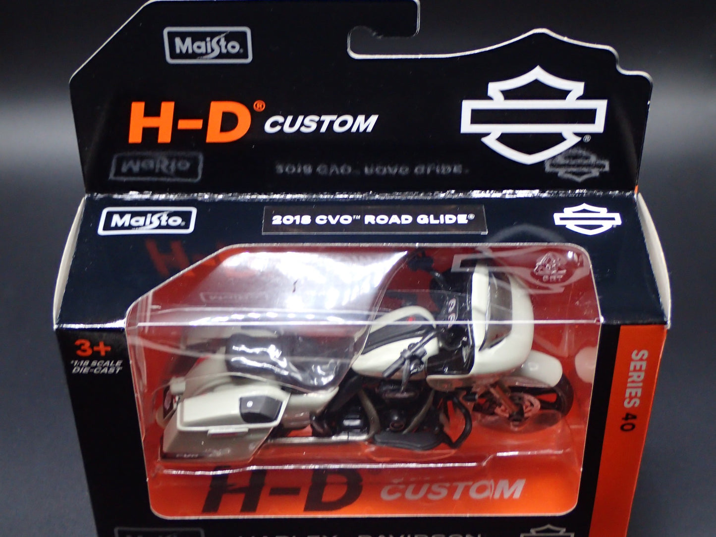 2018 18 CVO ROAD GLIDE HARLEY DAVIDSON MOTORCYCLE MAISTO SERIES 40 1/18 MODEL