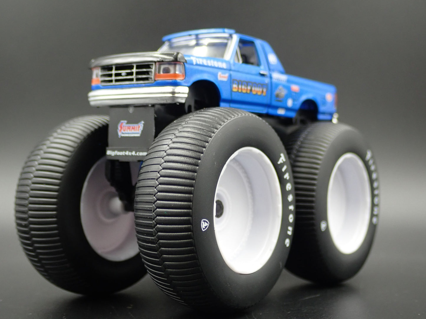 1996 96 FORD F250 MONSTER TRUCK BIGFOOT #5 1/64 SCALE DIORAMA DIECAST MODEL CAR
