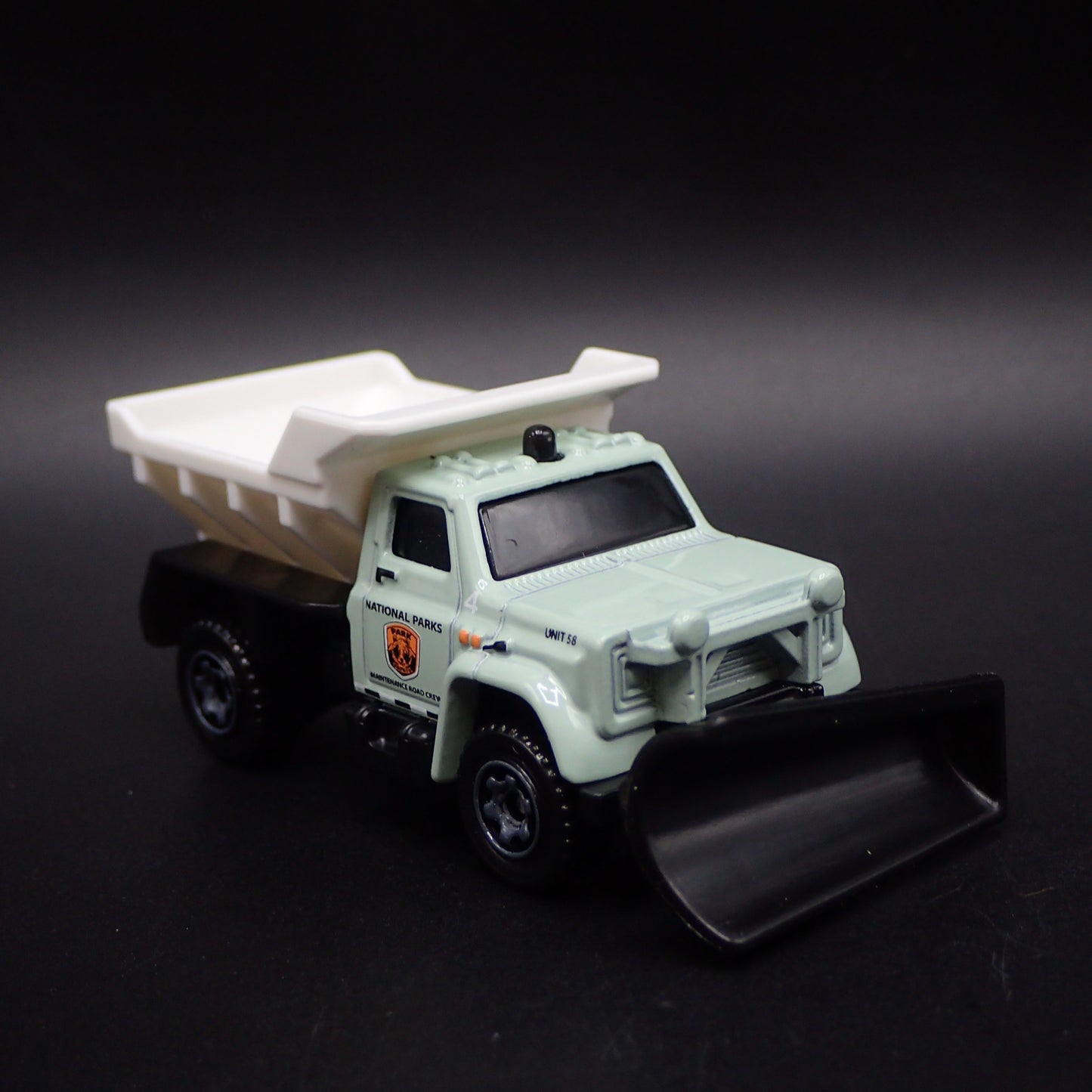 CHEVROLET TRUCK SNOW PLOW NATIONAL PARKS W/ HITCH 1:64 SCALE DIECAST MODEL CAR