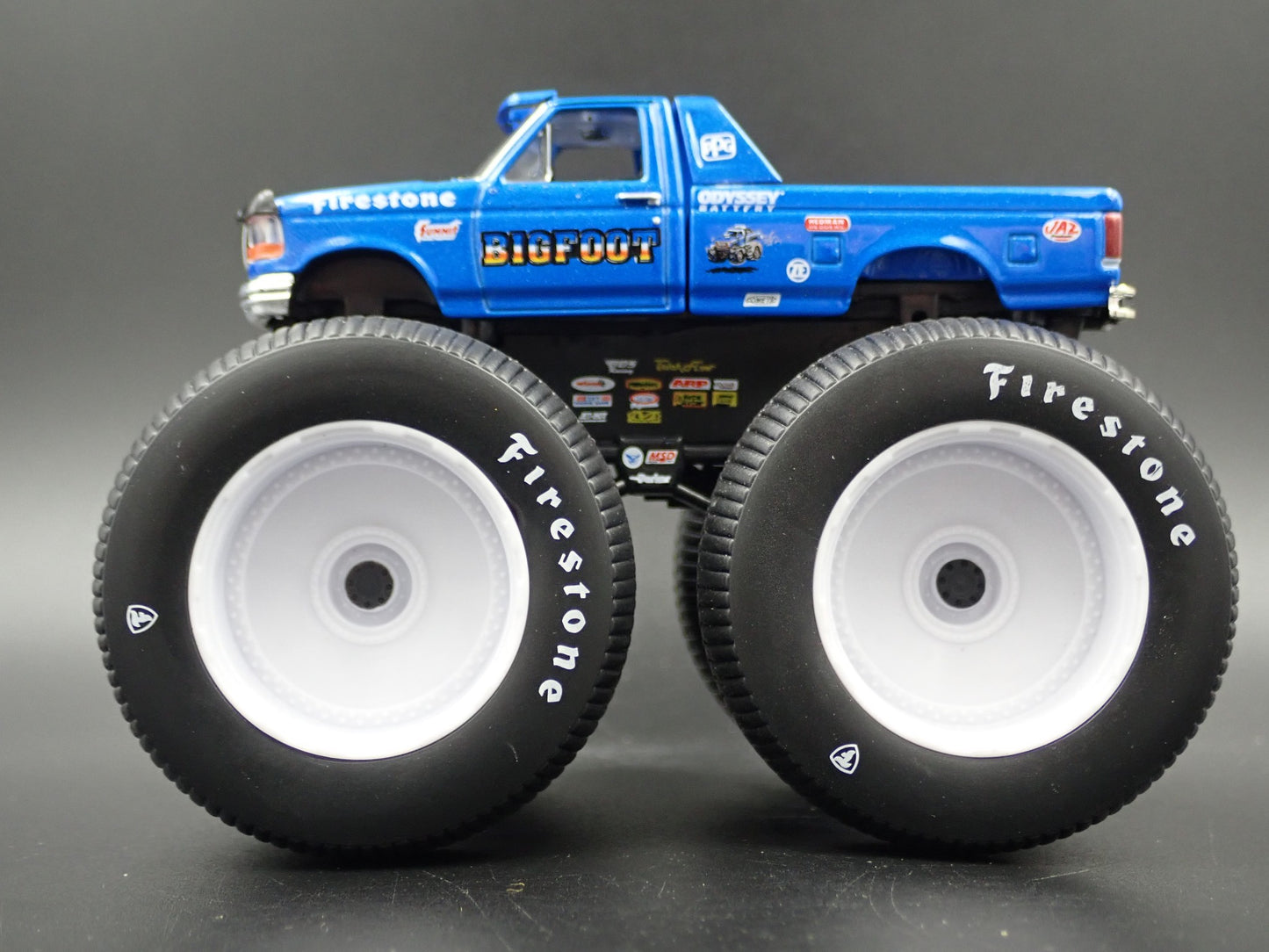 1996 96 FORD F250 MONSTER TRUCK BIGFOOT #5 1/64 SCALE DIORAMA DIECAST MODEL CAR