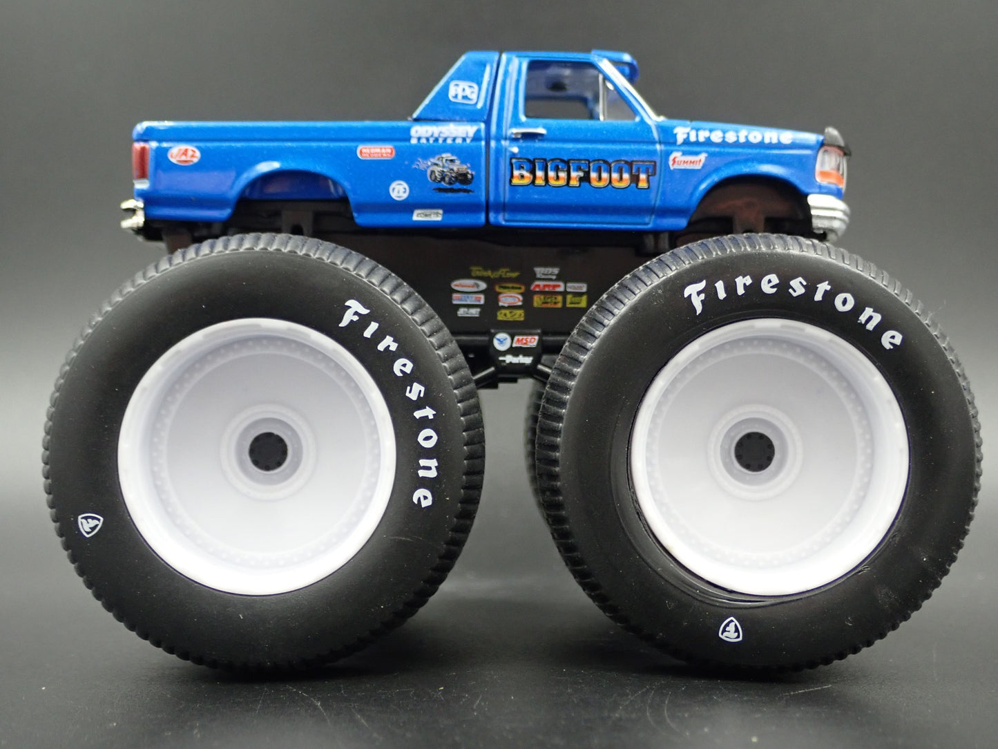 1996 96 FORD F250 MONSTER TRUCK BIGFOOT #5 1/64 SCALE DIORAMA DIECAST MODEL CAR