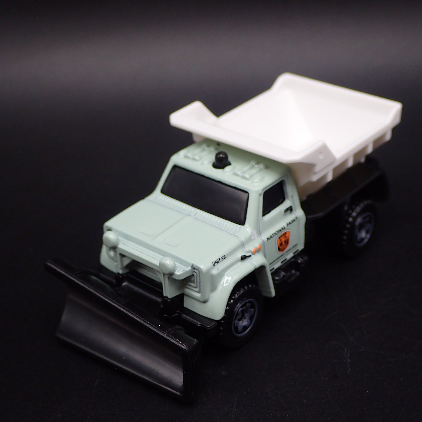 CHEVROLET TRUCK SNOW PLOW NATIONAL PARKS W/ HITCH 1:64 SCALE DIECAST MODEL CAR