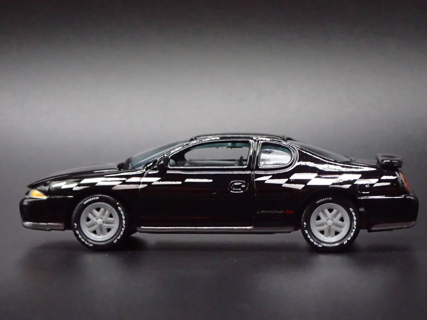 2000 CHEVY CHEVROLET MONTE CARLO SS BLACK 1:64 SCALE DIORAMA DIECAST MODEL CAR