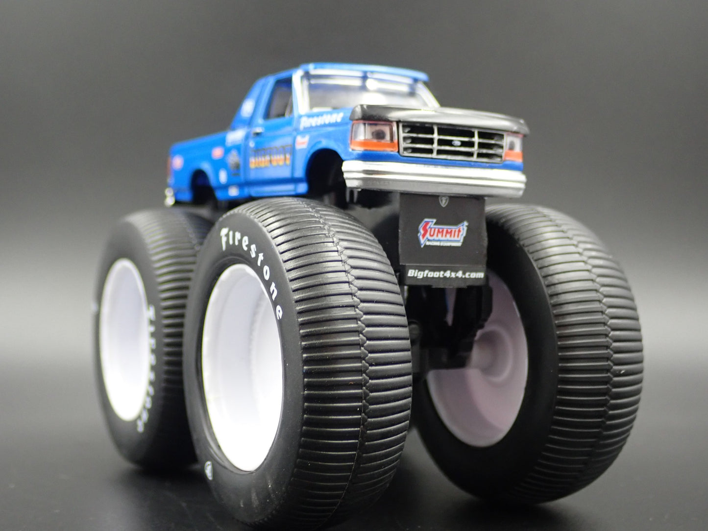 1996 96 FORD F250 MONSTER TRUCK BIGFOOT #5 1/64 SCALE DIORAMA DIECAST MODEL CAR
