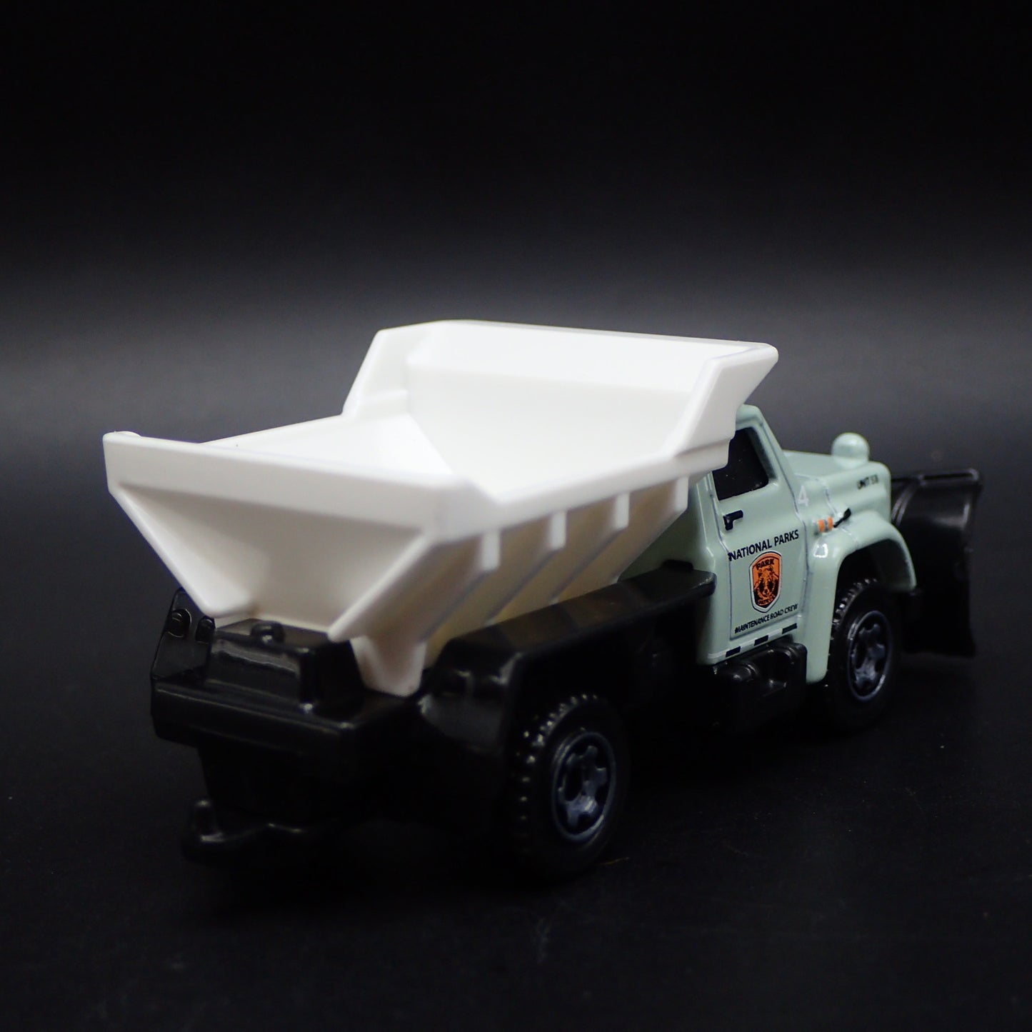 CHEVROLET TRUCK SNOW PLOW NATIONAL PARKS W/ HITCH 1:64 SCALE DIECAST MODEL CAR