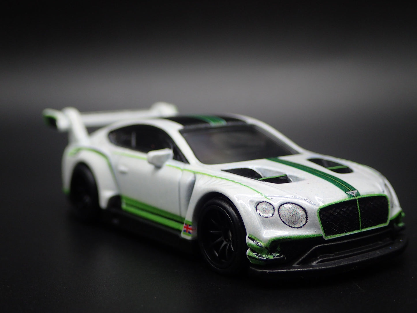 2018-2024 BENTLEY CONTINENTAL GT3 RACE CAR 1:64 SCALE DIORAMA DIECAST MODEL CAR