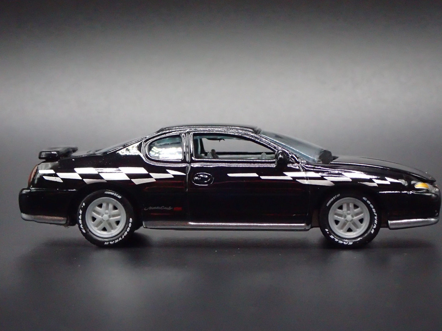 2000 CHEVY CHEVROLET MONTE CARLO SS BLACK 1:64 SCALE DIORAMA DIECAST MODEL CAR