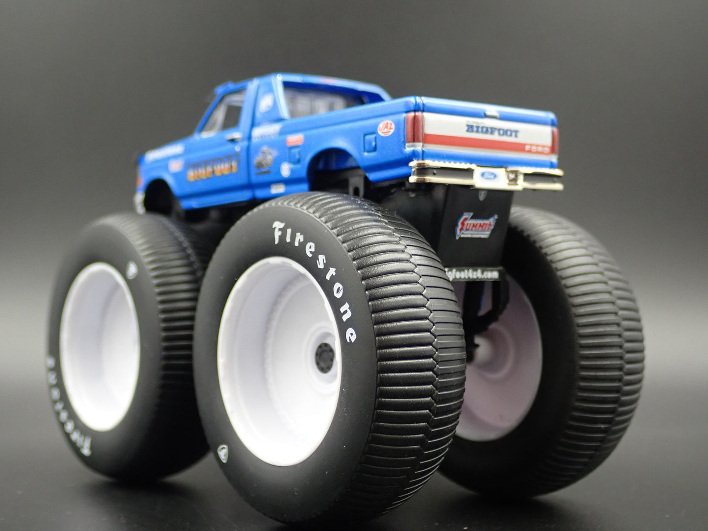 1996 96 FORD F250 MONSTER TRUCK BIGFOOT #5 1/64 SCALE DIORAMA DIECAST MODEL CAR