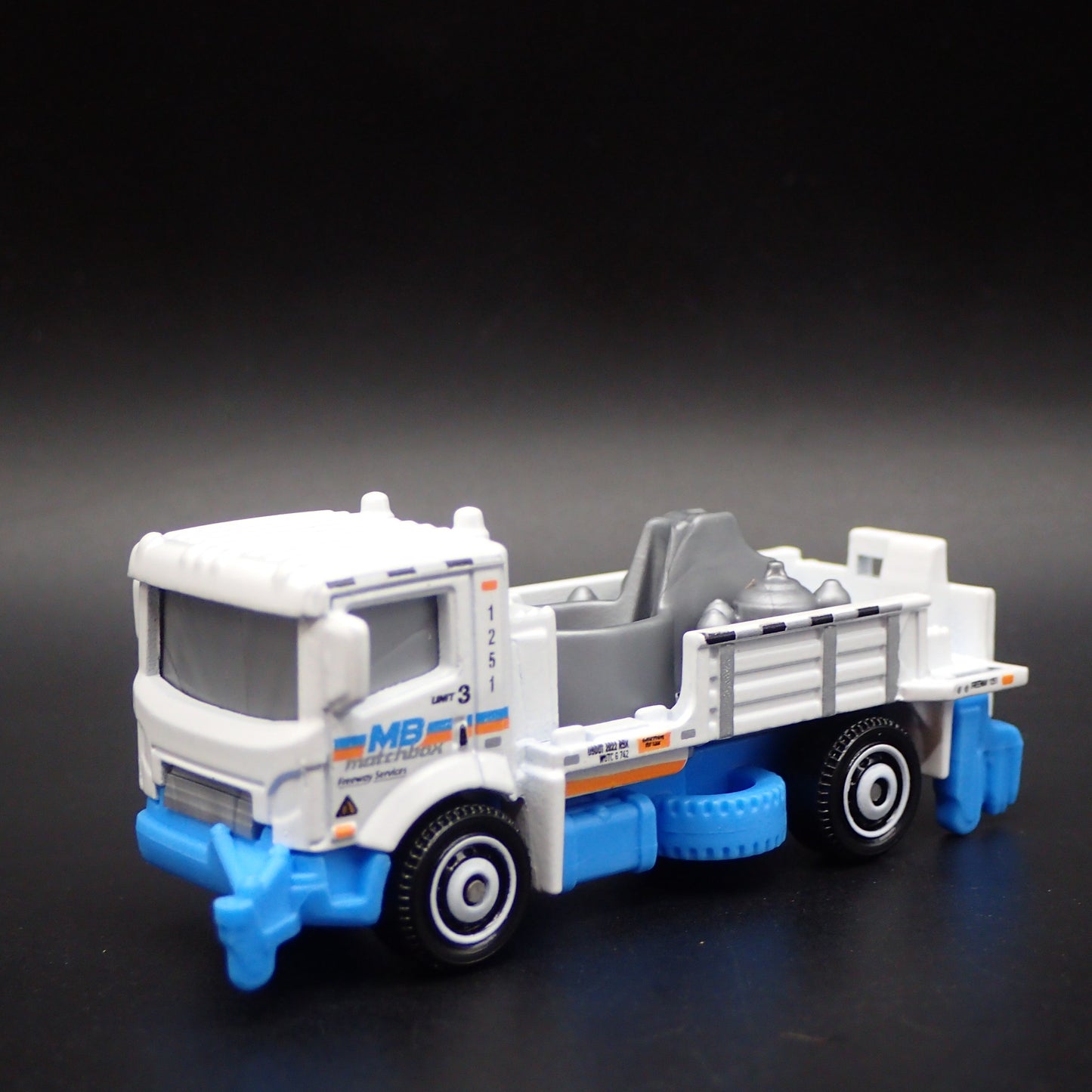 MB CONSTRUCTION ROAD STRIPING TRUCK 1:64 MB SCALE DIORAMA DIECAST MODEL CAR