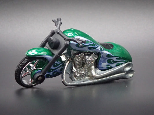 SCORCHIN SCOOTER MOTORCYCLE GREEN HOT WHEELS 1:64 HW SCALE DIECAST MODEL CAR
