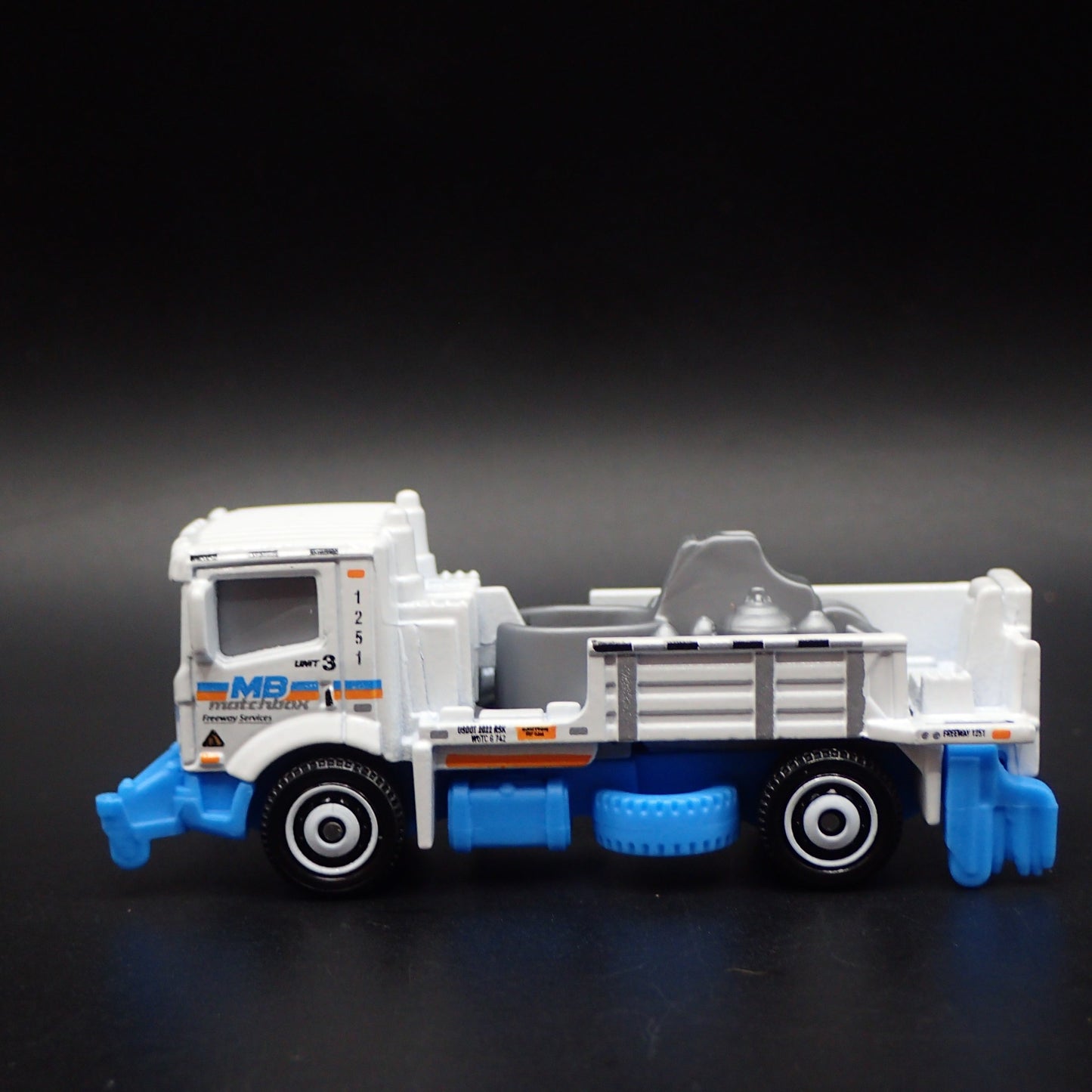 MB CONSTRUCTION ROAD STRIPING TRUCK 1:64 MB SCALE DIORAMA DIECAST MODEL CAR