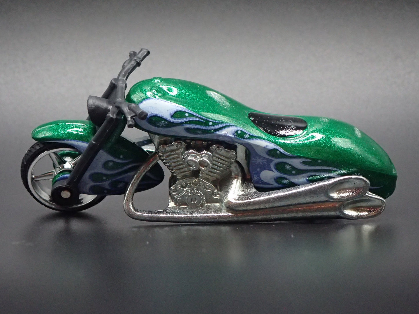 SCORCHIN SCOOTER MOTORCYCLE GREEN HOT WHEELS 1:64 HW SCALE DIECAST MODEL CAR
