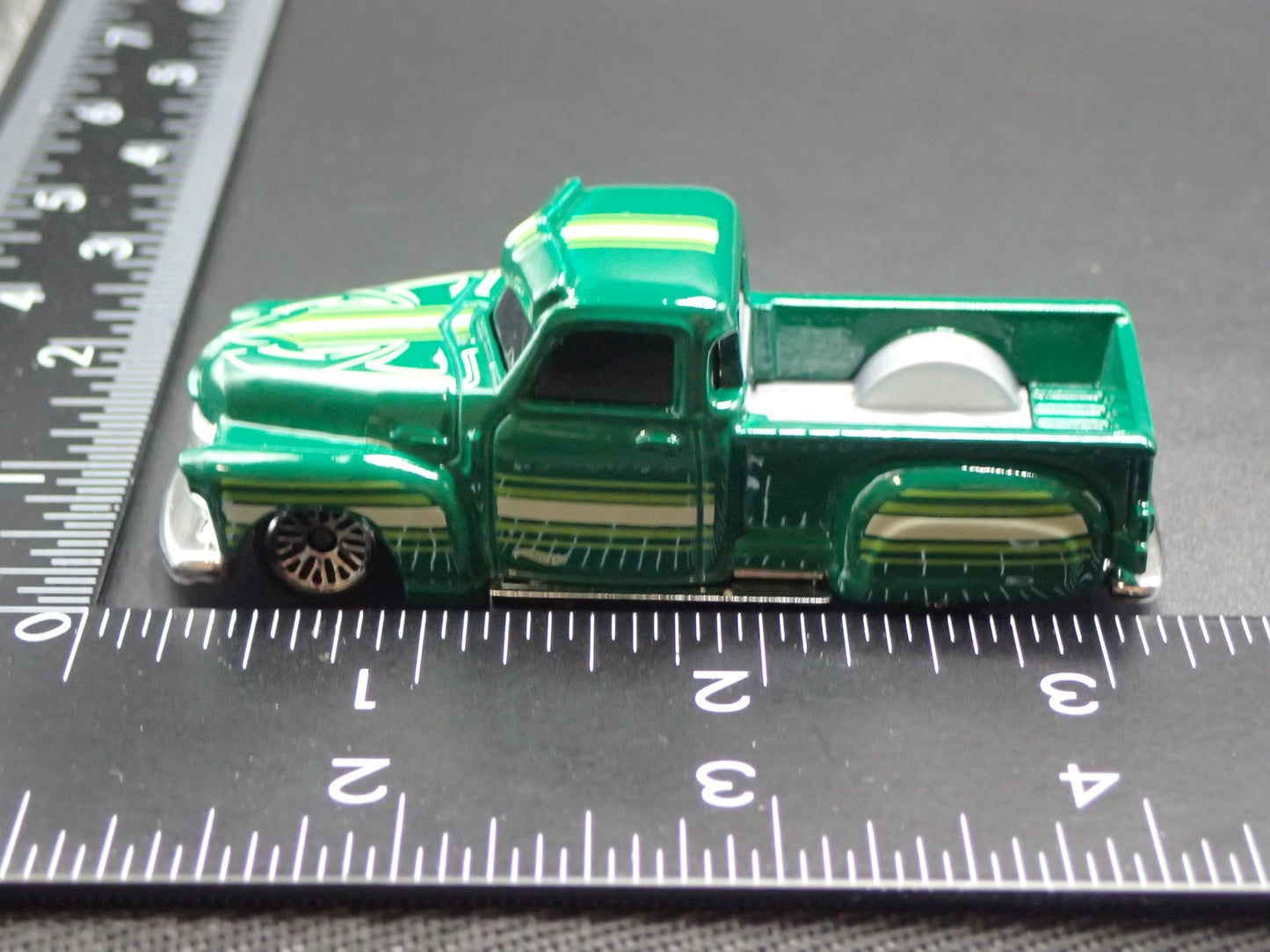 1947-1953 CHEVY CHEVROLET PICKUP TRUCK GREEN 1:64 SCALE DIECAST MODEL CAR