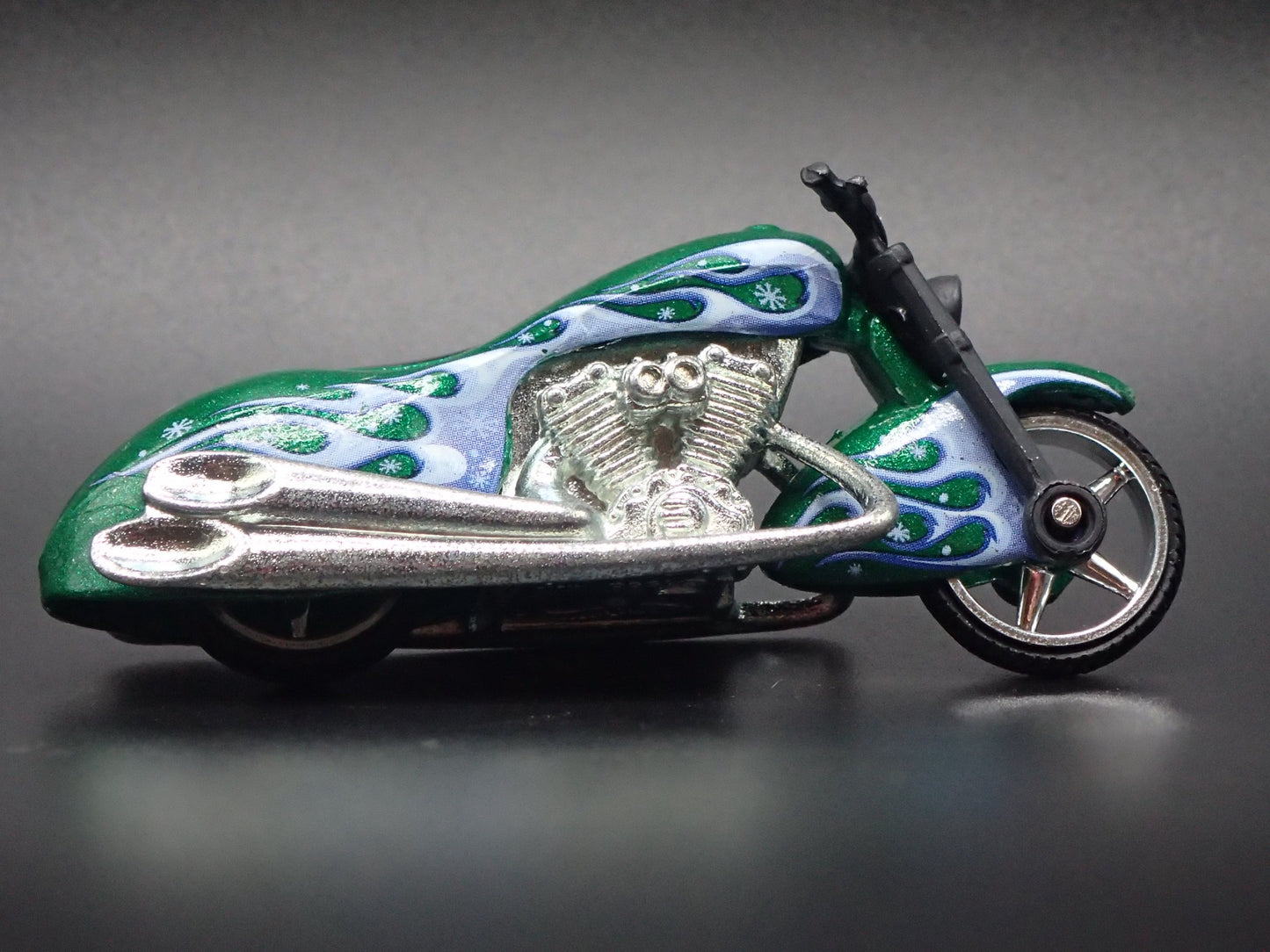 SCORCHIN SCOOTER MOTORCYCLE GREEN HOT WHEELS 1:64 HW SCALE DIECAST MODEL CAR