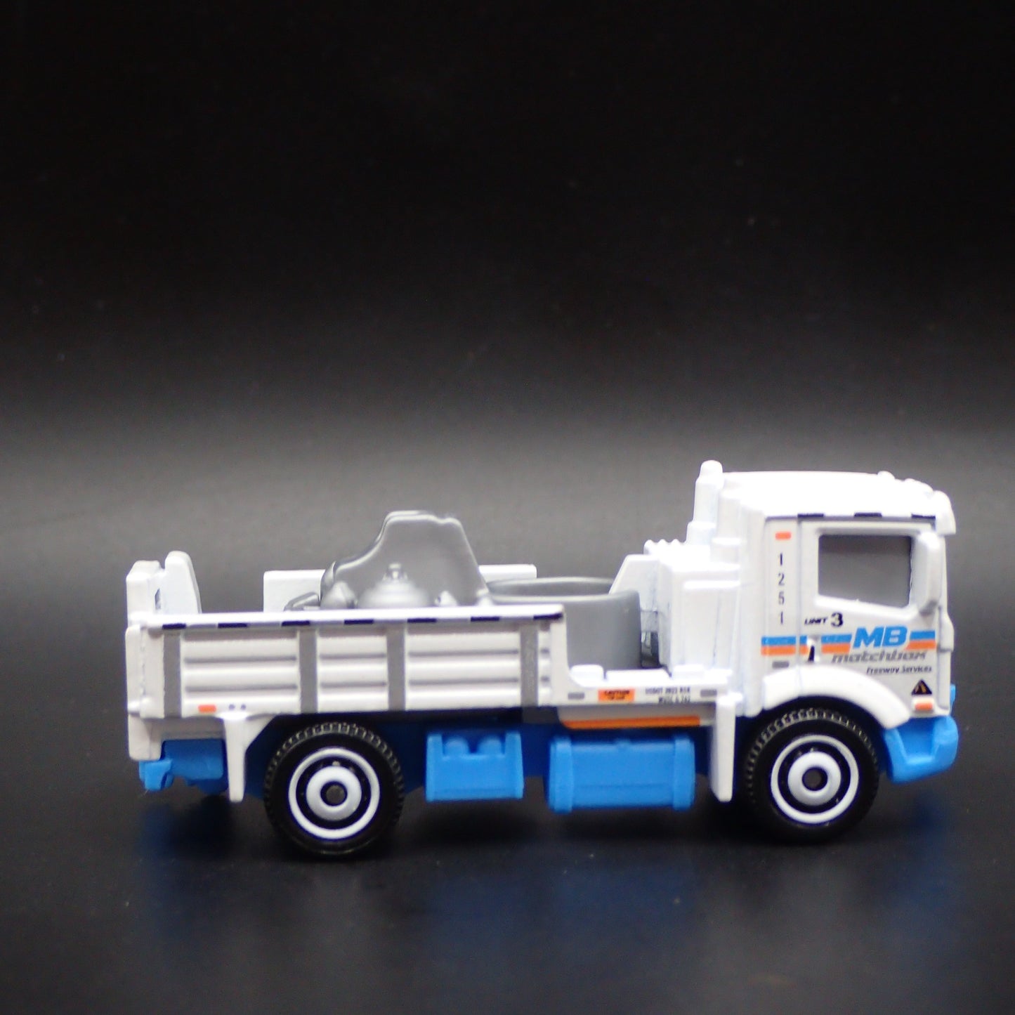MB CONSTRUCTION ROAD STRIPING TRUCK 1:64 MB SCALE DIORAMA DIECAST MODEL CAR