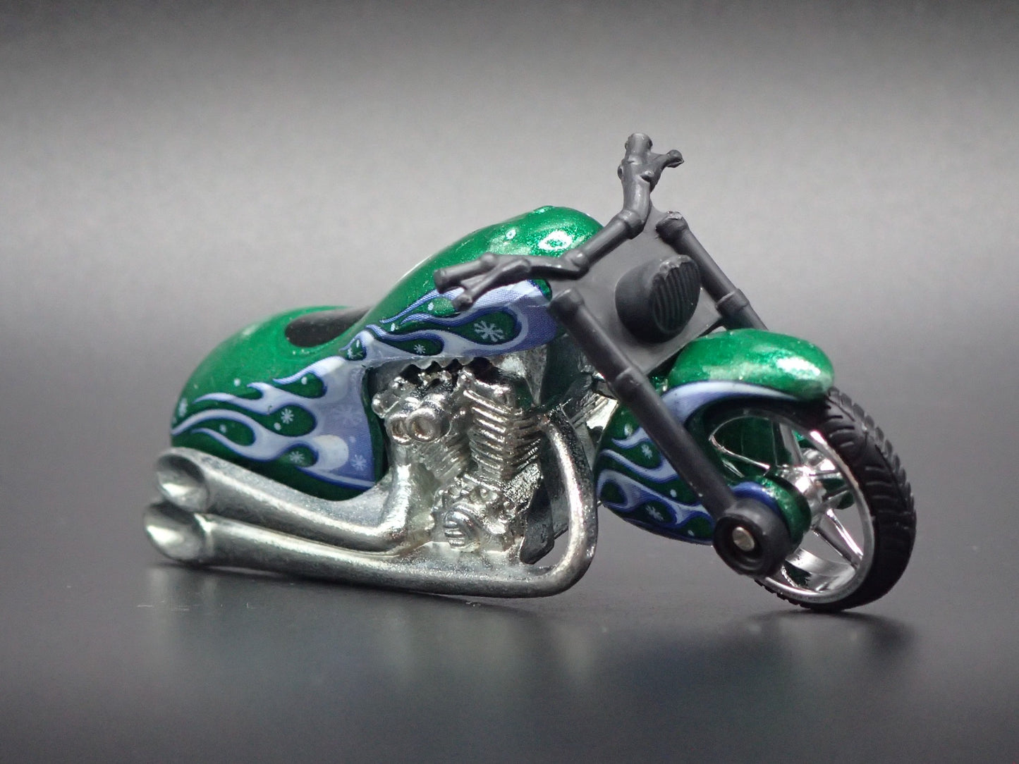 SCORCHIN SCOOTER MOTORCYCLE GREEN HOT WHEELS 1:64 HW SCALE DIECAST MODEL CAR