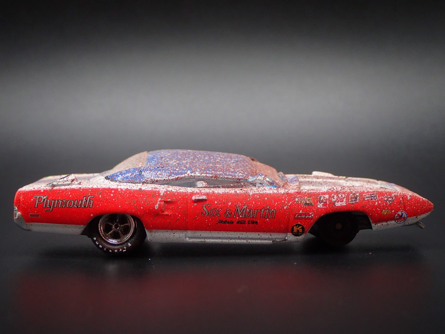 1970 70 PLYMOUTH SUPERBIRD SUPER STOCK SOX & MARTIN 1:64 SCALE DIECAST MODEL CAR