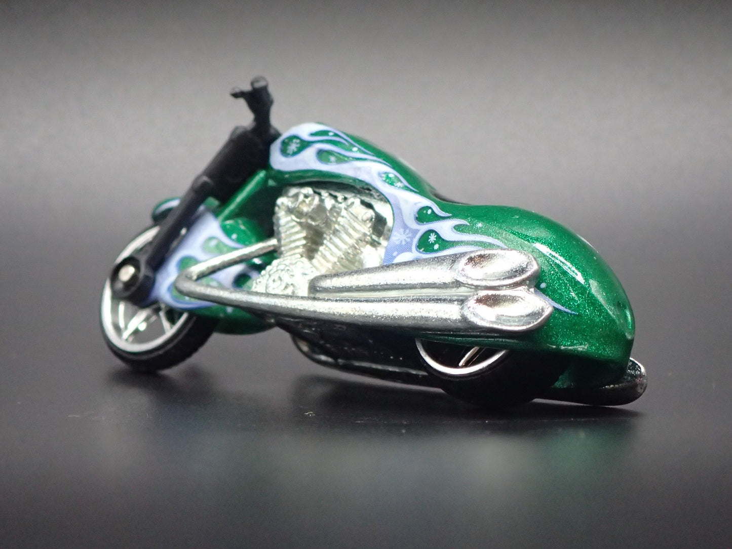 SCORCHIN SCOOTER MOTORCYCLE GREEN HOT WHEELS 1:64 HW SCALE DIECAST MODEL CAR