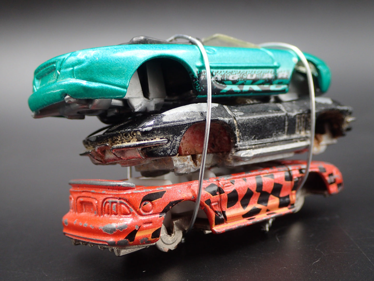 SPORTS CARS 3 CARS CRUSHED ON A FLATBED TRAILER 1:64 SCALE DIECAST MODEL CAR