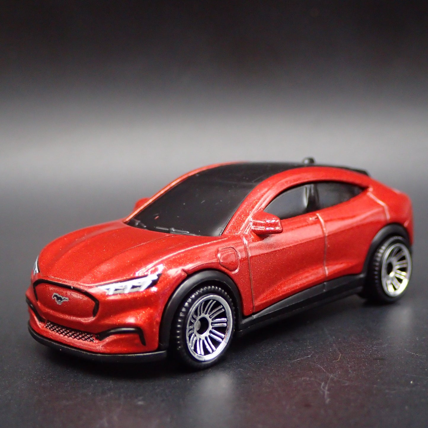 2021-2025 FORD MUSTANG MACH E ELECTRIC SUV 1/64 SCALE DIORAMA DIECAST MODEL CAR