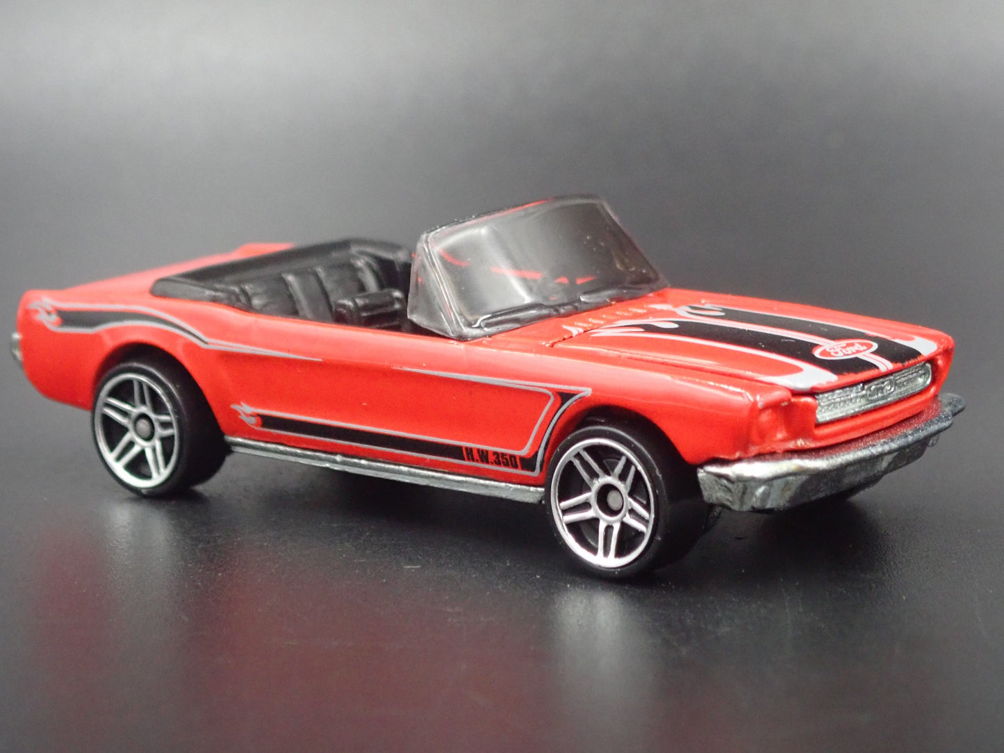 1965 65 FORD MUSTANG CONVERTIBLE RED 1:64 SCALE DIORAMA DIECAST MODEL CAR