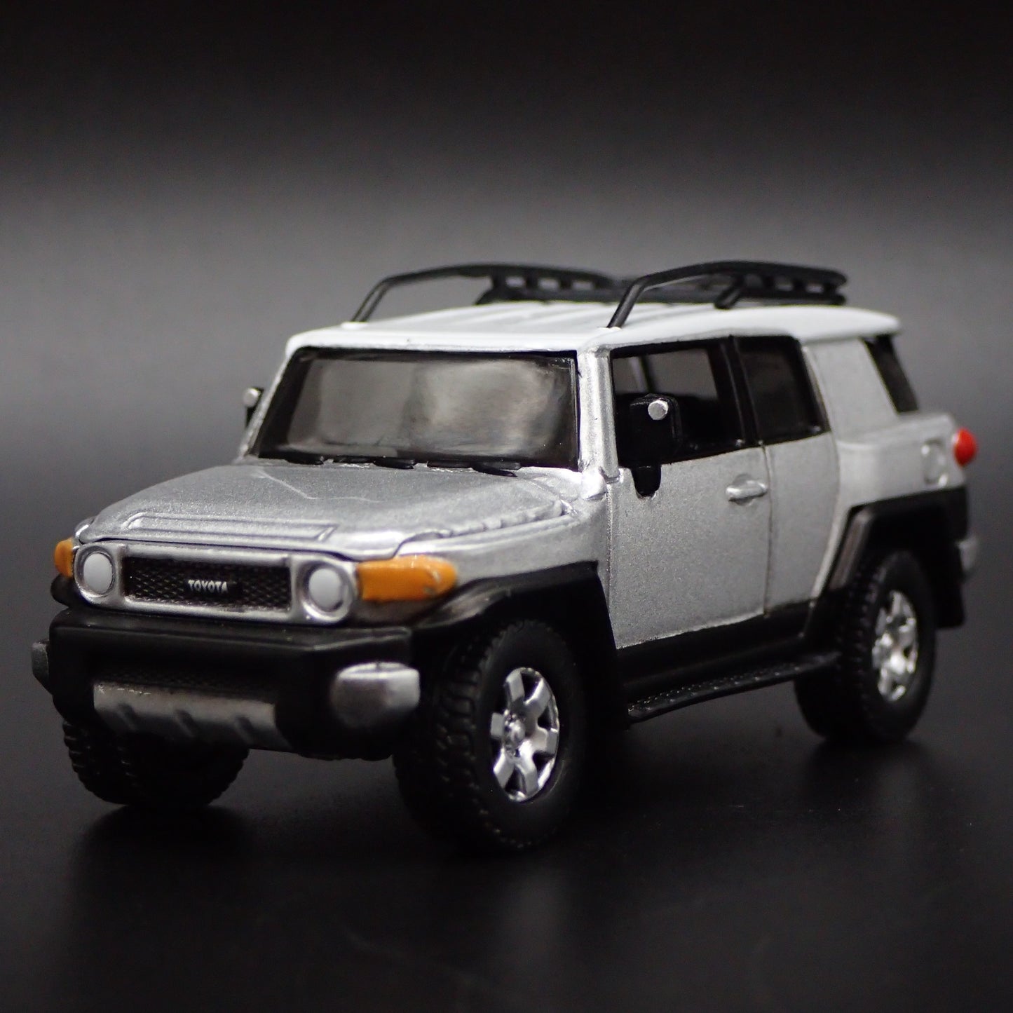 2007-2014 TOYOTA FJ CRUISER SUV 1/64 SCALE COLLECTIBLE DIORAMA DIECAST MODEL CAR