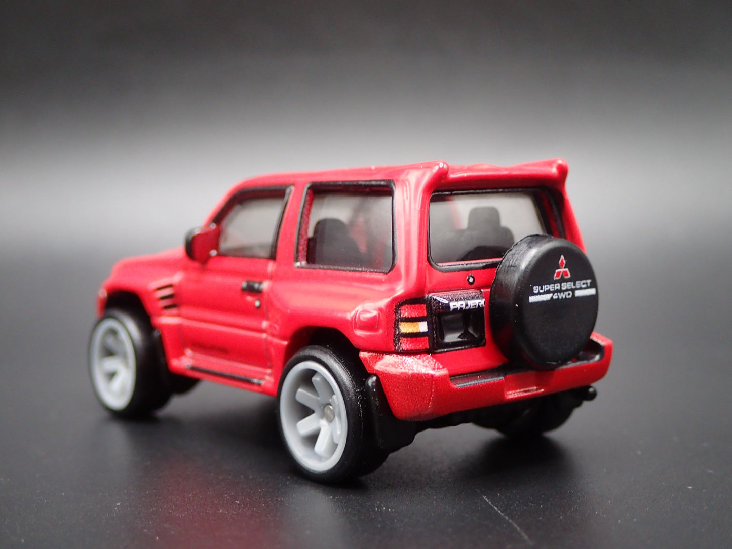1997-1999 MITSUBISHI PAJERO EVOLUTION SUV 1:64 SCALE DIORAMA DIECAST MODEL CAR