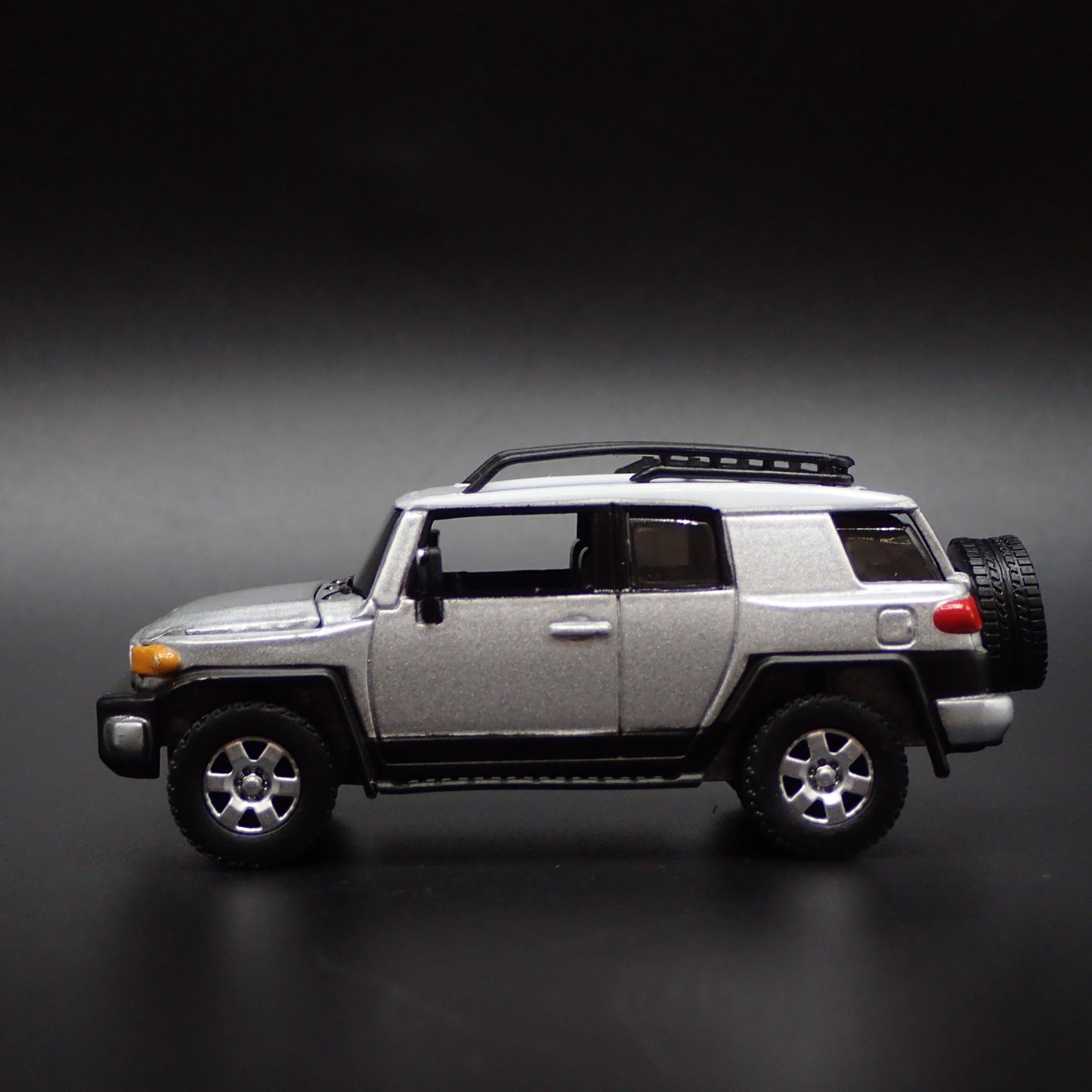 2007-2014 TOYOTA FJ CRUISER SUV 1/64 SCALE COLLECTIBLE DIORAMA DIECAST MODEL CAR