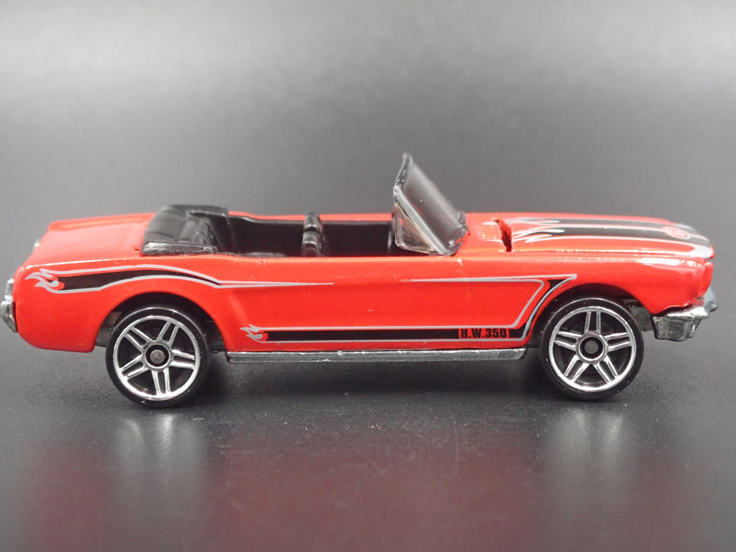 1965 65 FORD MUSTANG CONVERTIBLE RED 1:64 SCALE DIORAMA DIECAST MODEL CAR