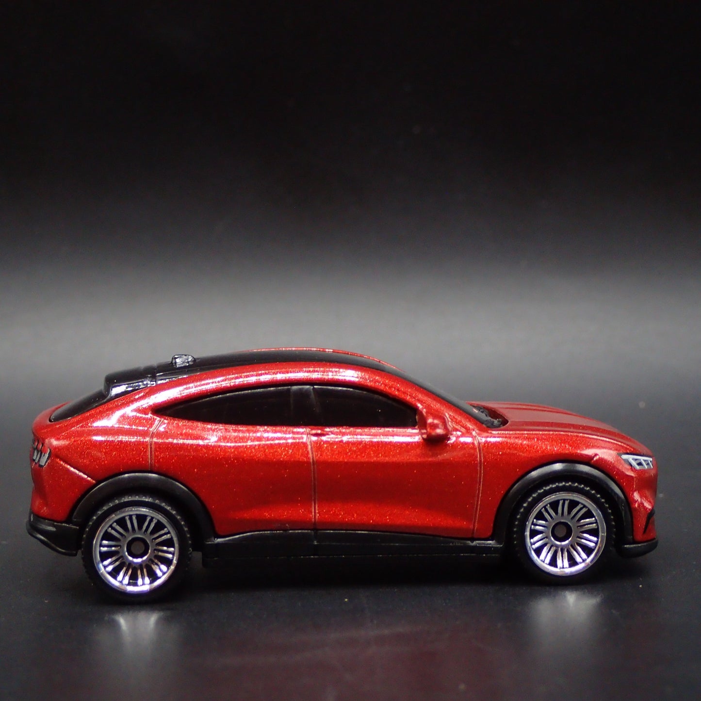 2021-2025 FORD MUSTANG MACH E ELECTRIC SUV 1/64 SCALE DIORAMA DIECAST MODEL CAR
