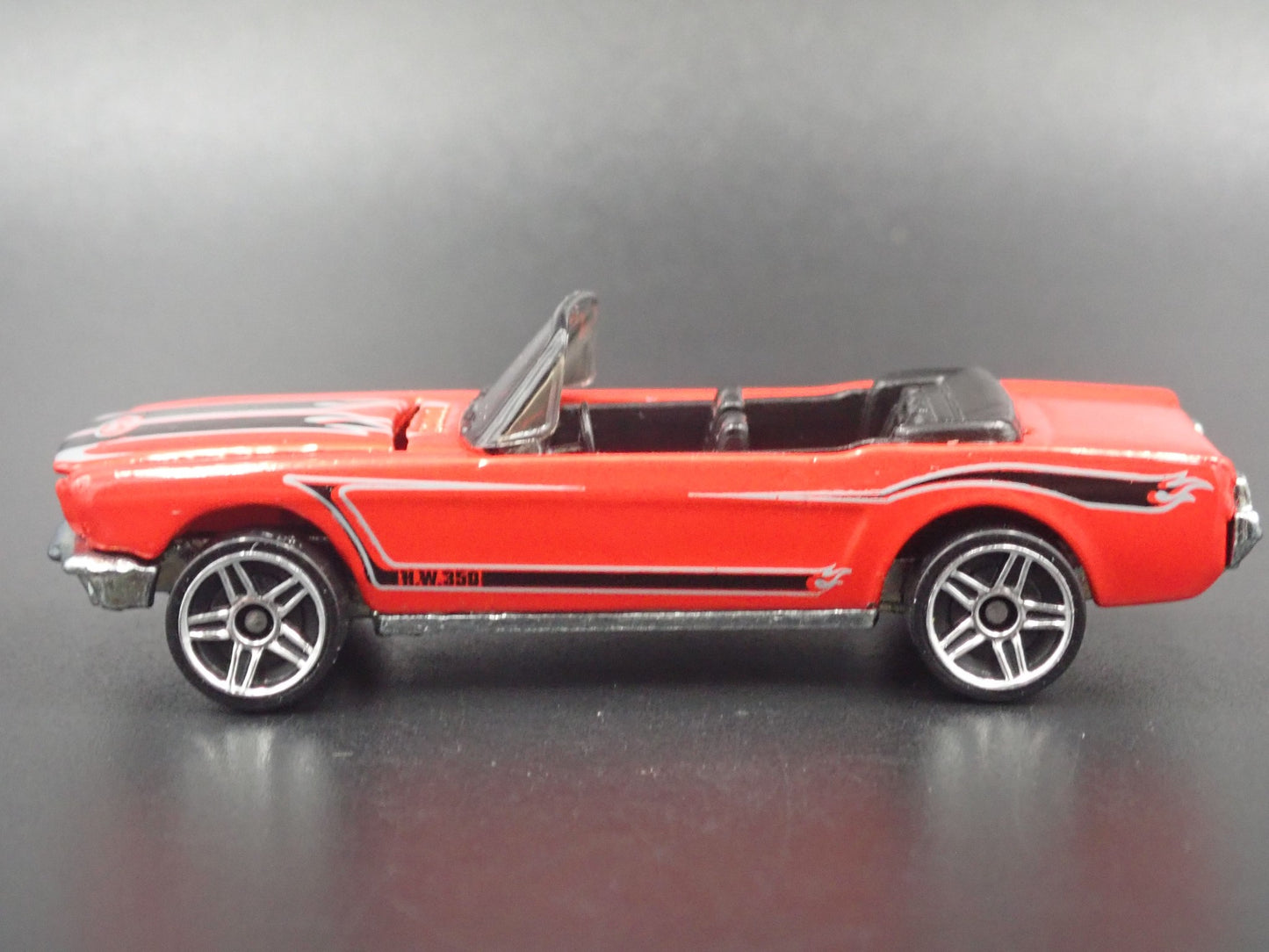 1965 65 FORD MUSTANG CONVERTIBLE RED 1:64 SCALE DIORAMA DIECAST MODEL CAR