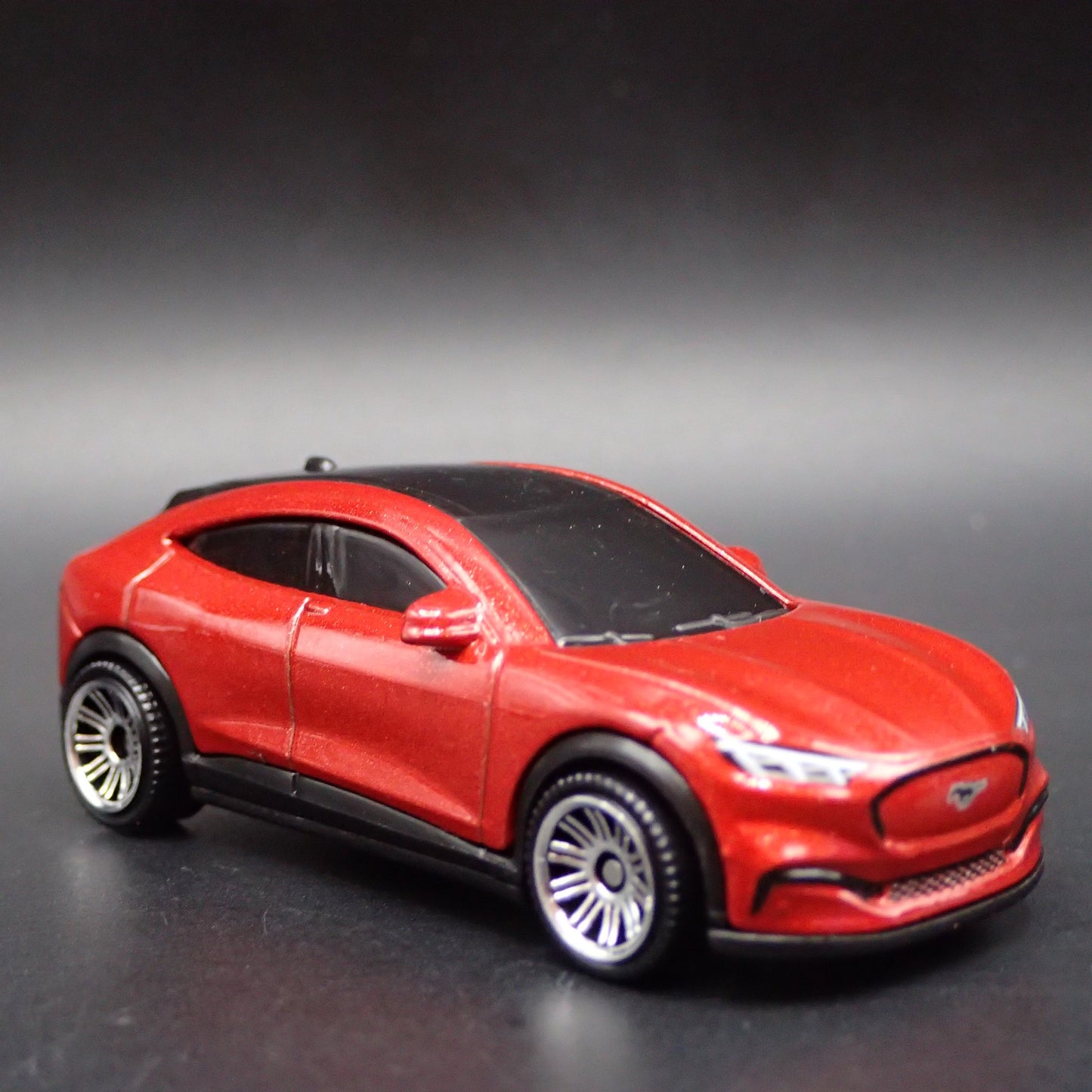 2021-2025 FORD MUSTANG MACH E ELECTRIC SUV 1/64 SCALE DIORAMA DIECAST MODEL CAR