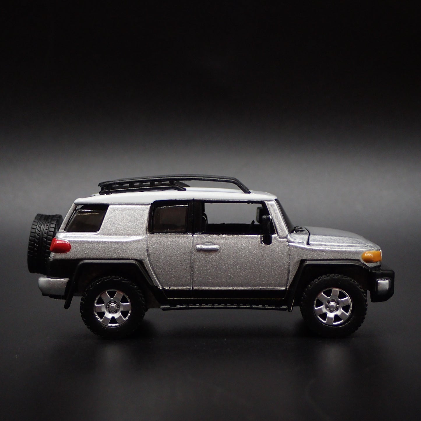 2007-2014 TOYOTA FJ CRUISER SUV 1/64 SCALE COLLECTIBLE DIORAMA DIECAST MODEL CAR