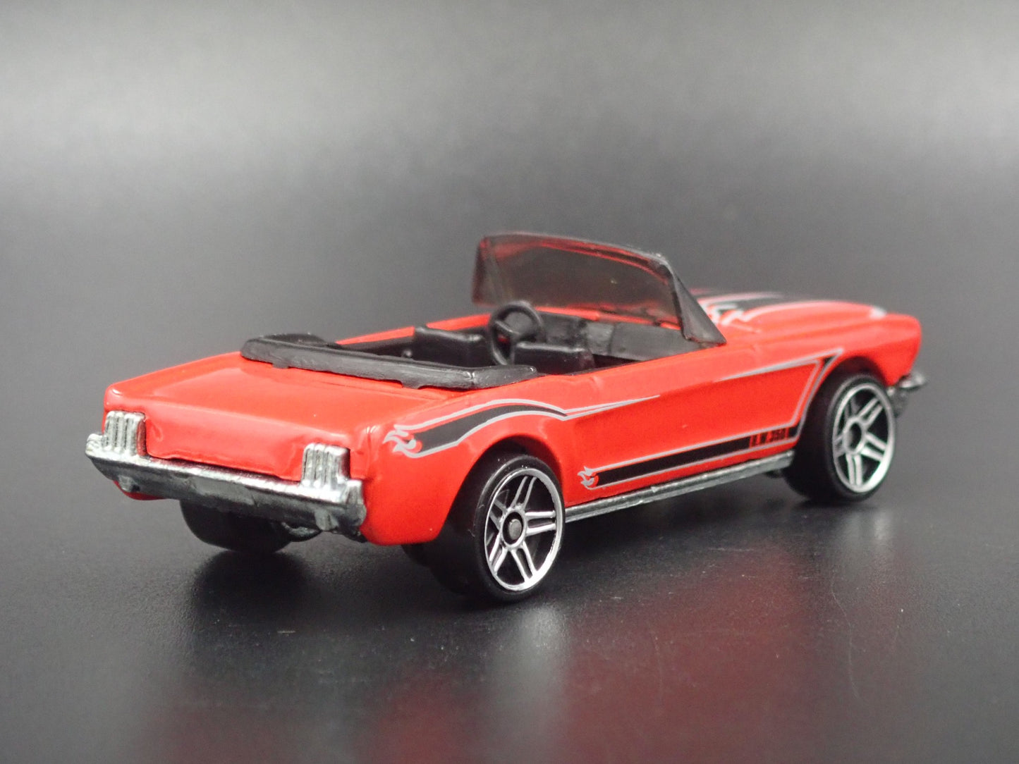 1965 65 FORD MUSTANG CONVERTIBLE RED 1:64 SCALE DIORAMA DIECAST MODEL CAR
