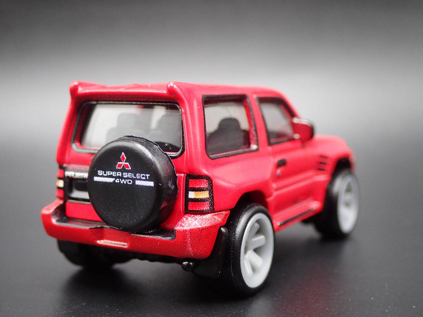 1997-1999 MITSUBISHI PAJERO EVOLUTION SUV 1:64 SCALE DIORAMA DIECAST MODEL CAR