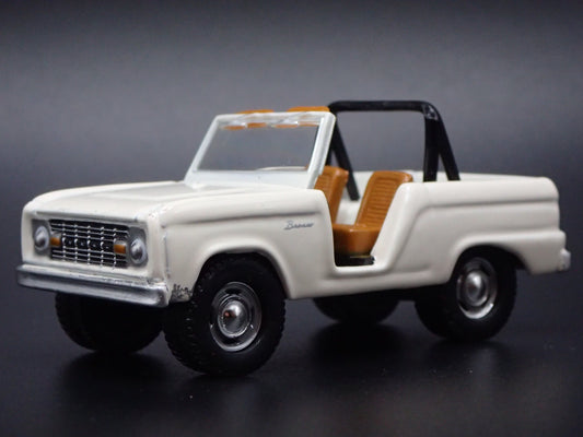 1967 67 FORD BRONCO WHITE 1:64 SCALE COLLECTIBLE DIORAMA DIECAST MODEL CAR