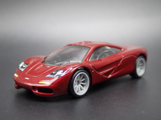 1992-1998 MCLAREN F1 SUPER CAR 1:64 SCALE COLLECTIBLE DIORAMA DIECAST MODEL CAR