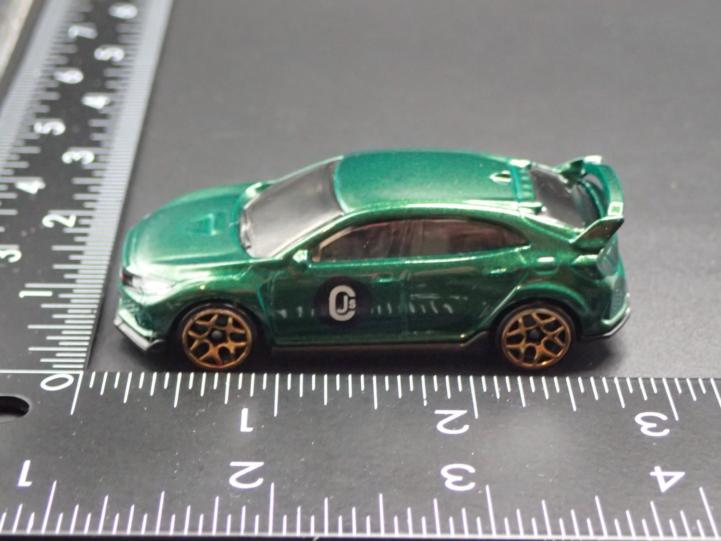 2017-2019 HONDA CIVIC TYPE R 4 FOUR DOOR 1:64 SCALE DIORAMA DIECAST MODEL CAR