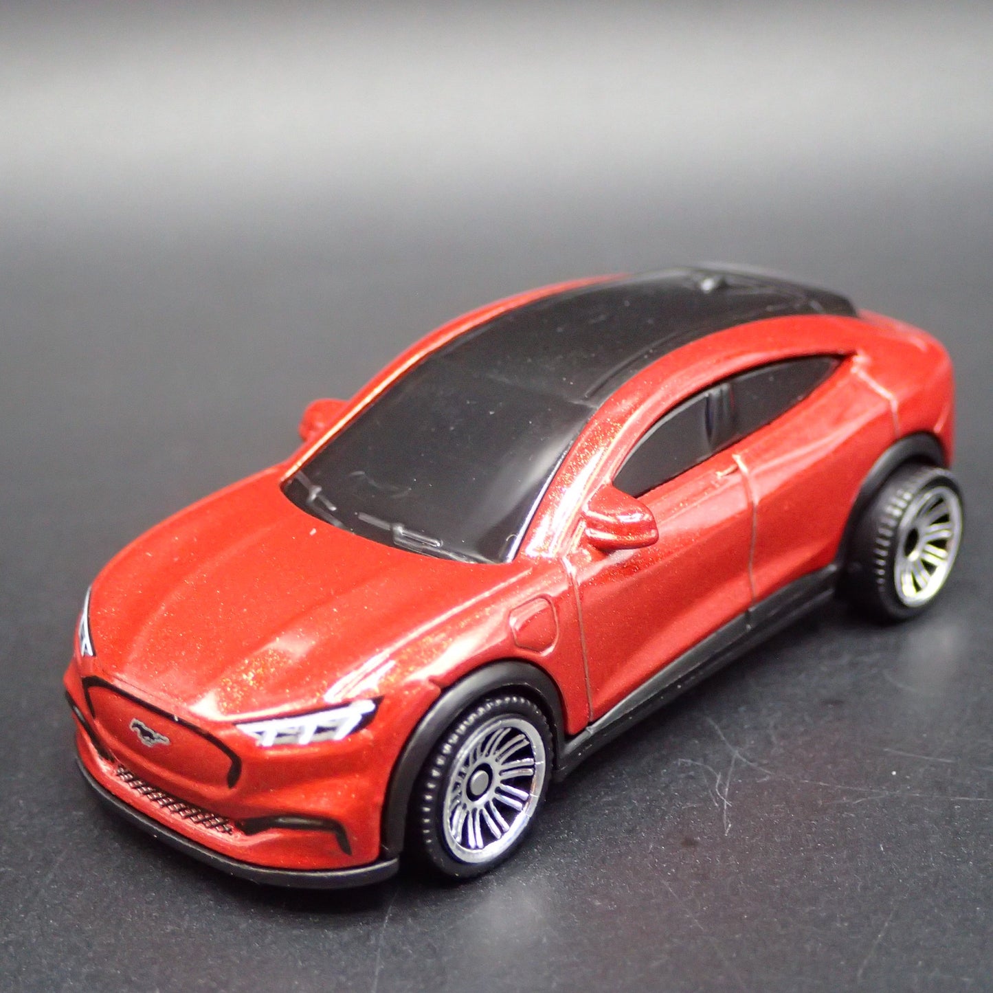 2021-2025 FORD MUSTANG MACH E ELECTRIC SUV 1/64 SCALE DIORAMA DIECAST MODEL CAR