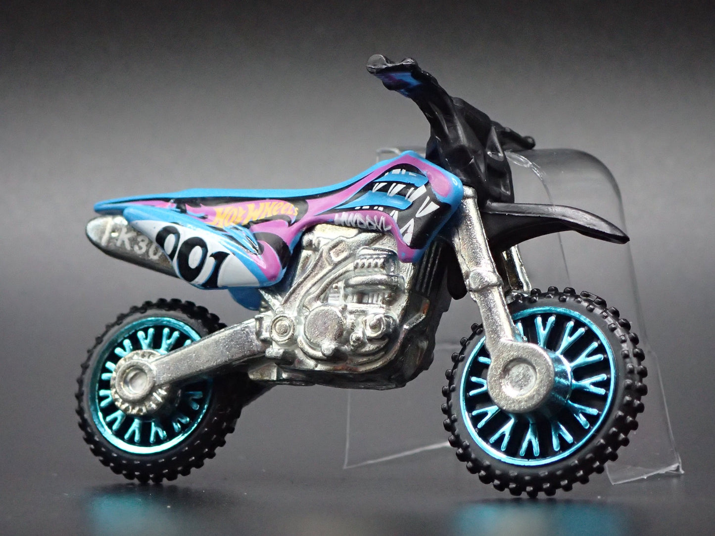 DIRT BIKE HW450F MOTORCYCLE HOT WHEELS 1:64 HW SCALE DIORAMA DIECAST MODEL CAR