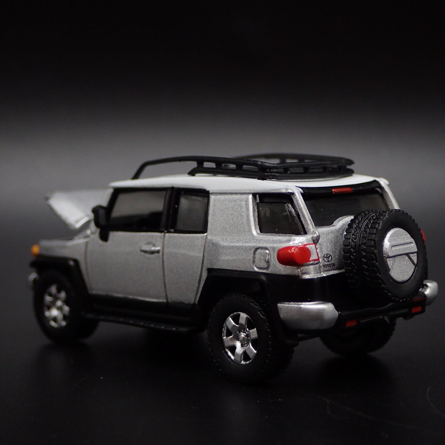 2007-2014 TOYOTA FJ CRUISER SUV 1/64 SCALE COLLECTIBLE DIORAMA DIECAST MODEL CAR