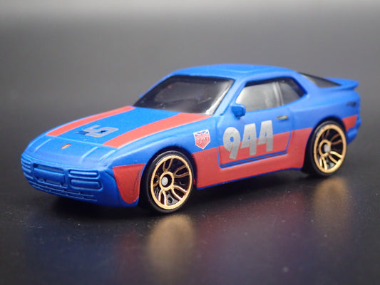 1982-1991 PORSCHE 944 TURBO URBAN OUTLAW 1:64 SCALE DIORAMA DIECAST MODEL CAR