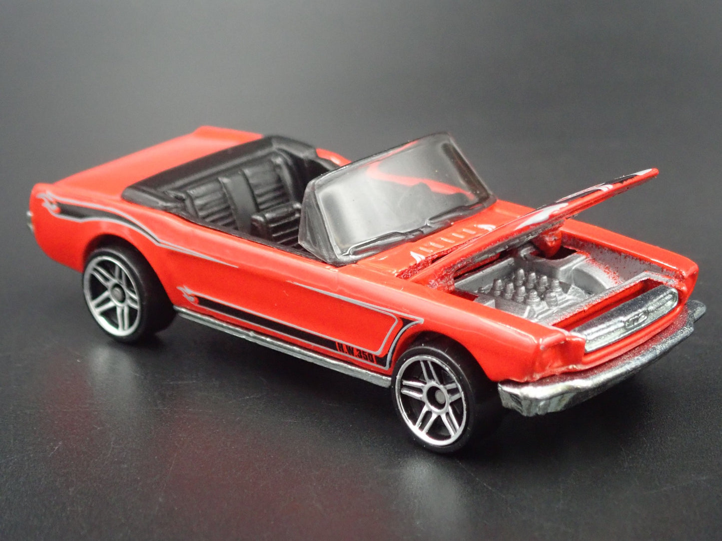 1965 65 FORD MUSTANG CONVERTIBLE RED 1:64 SCALE DIORAMA DIECAST MODEL CAR